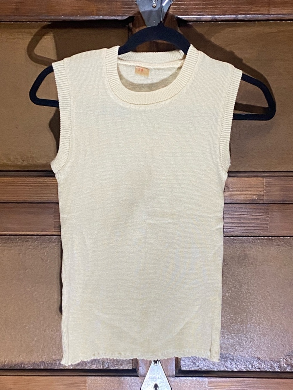 Mohini Chic Sleeveless Pastel Yellow Muscle Sweater Tank Size 38